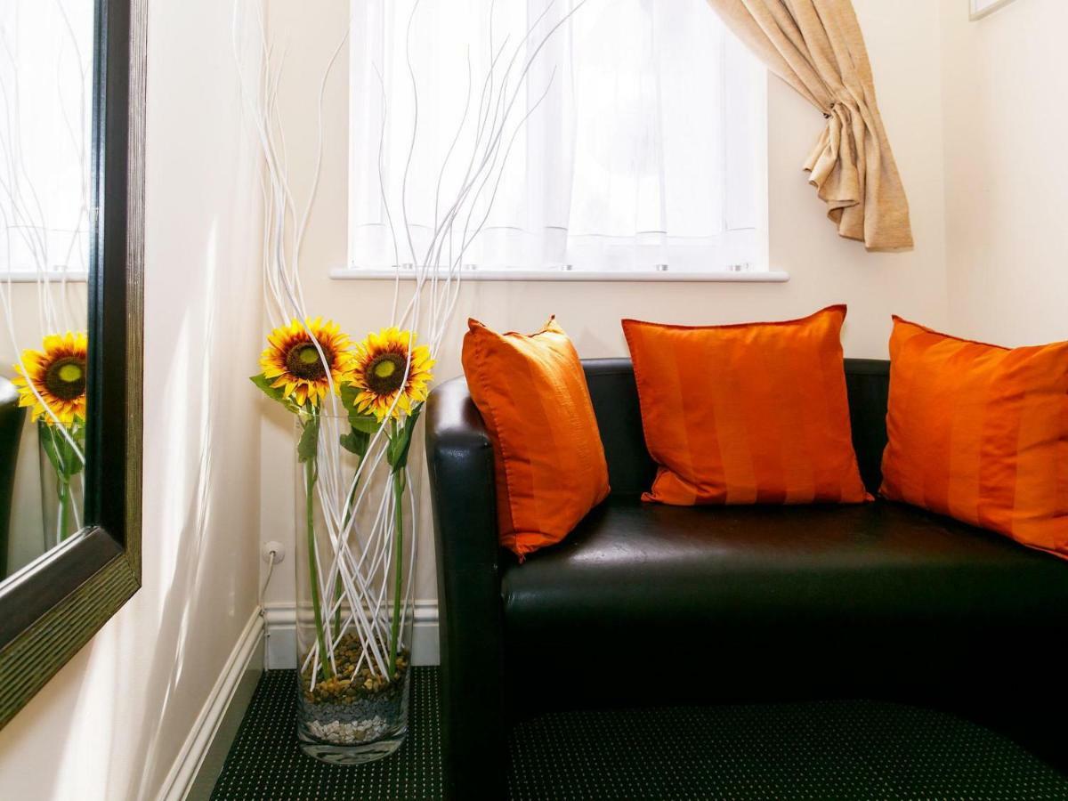 Mandeville Rooms Northolt  Екстериор снимка