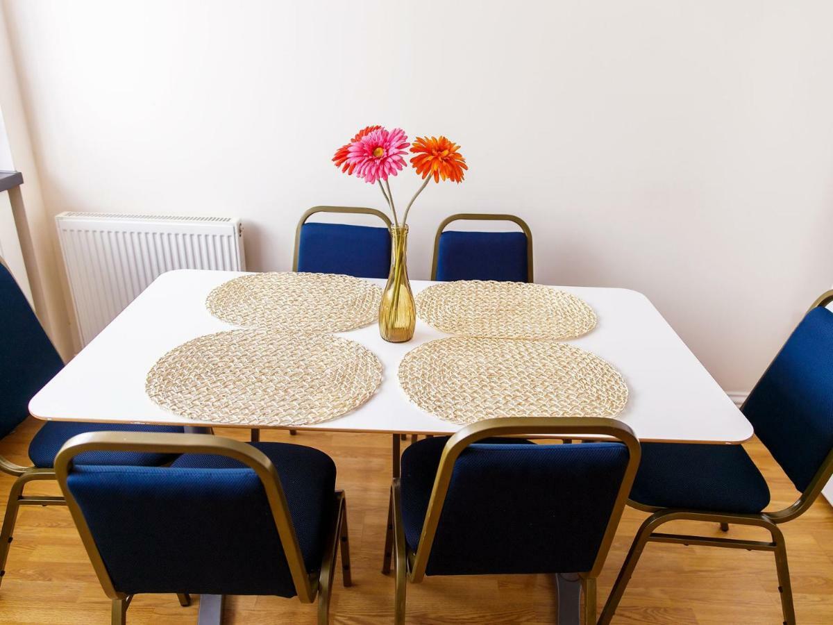 Mandeville Rooms Northolt  Стая снимка