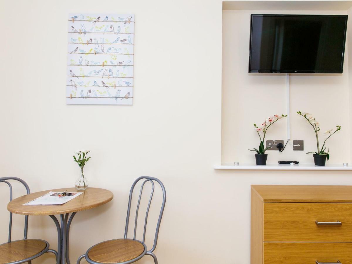 Mandeville Rooms Northolt  Стая снимка